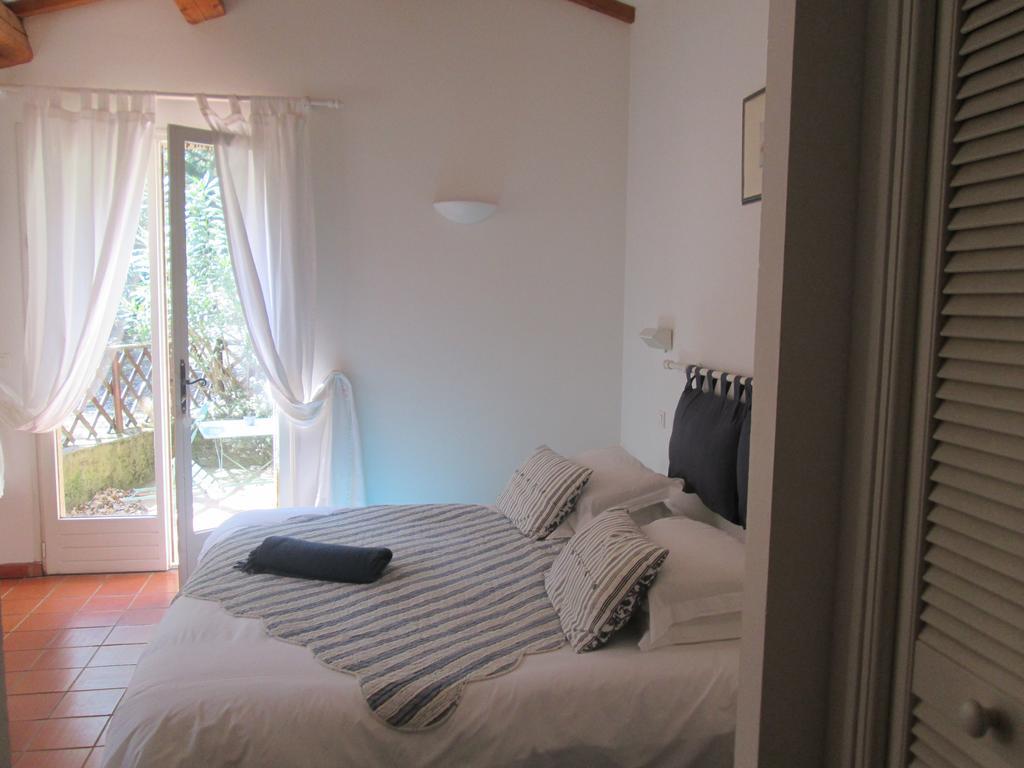 لا غارد-فرينيه B&B Lei Bancaou الغرفة الصورة